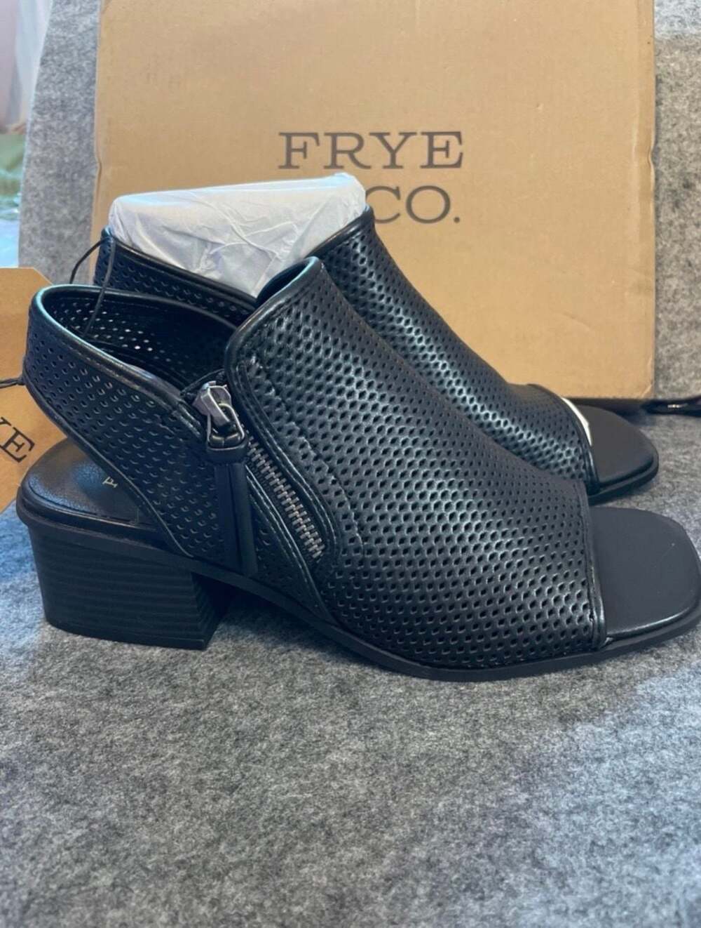 Frye and Co. Oasys Black Perforated Peep Toe Block Heel Sandals Size 9M
